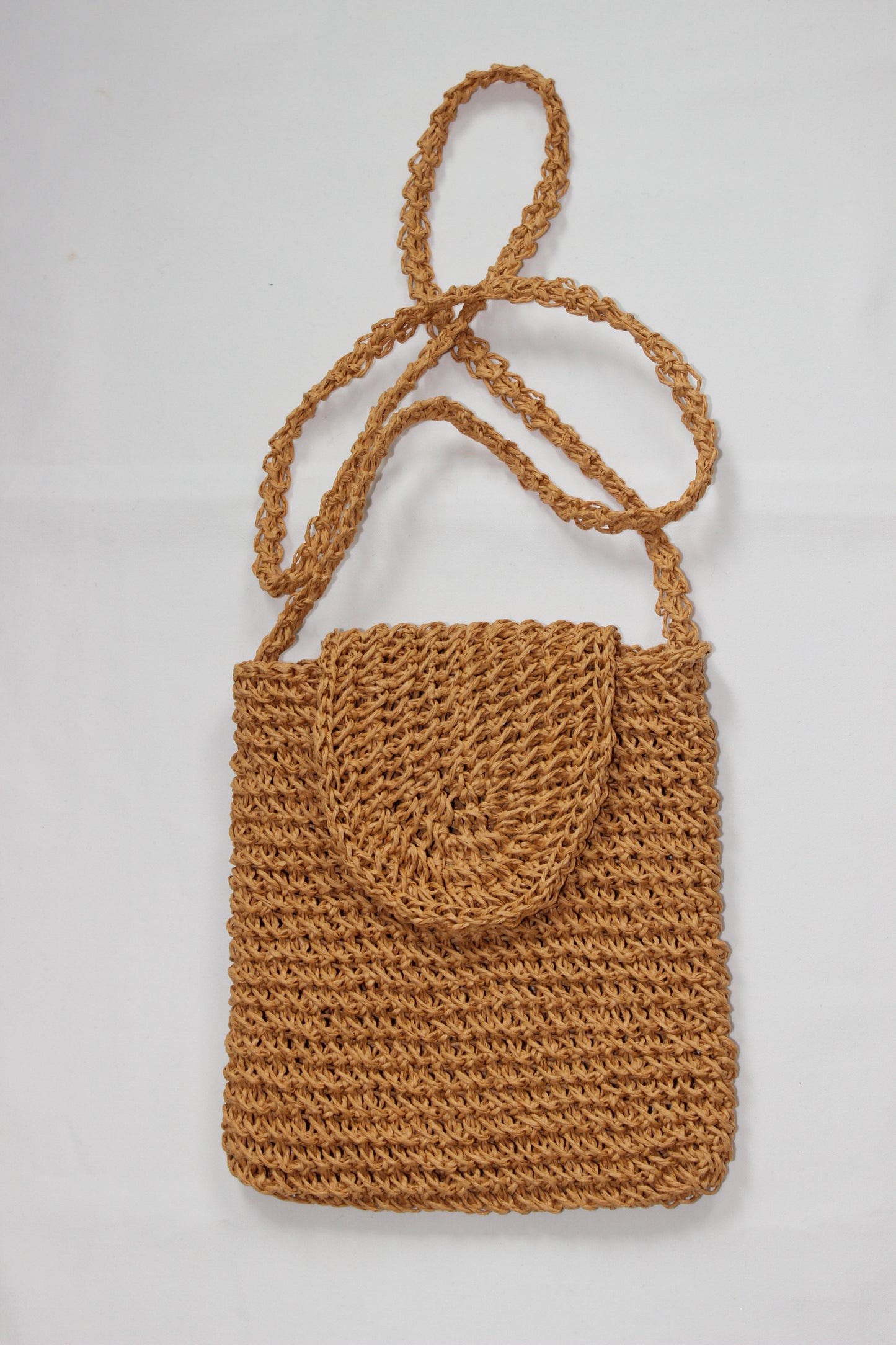 HAND-KNITTED STRAW SHOULDER BAG