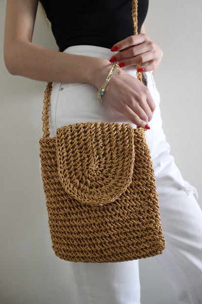 HAND-KNITTED STRAW SHOULDER BAG