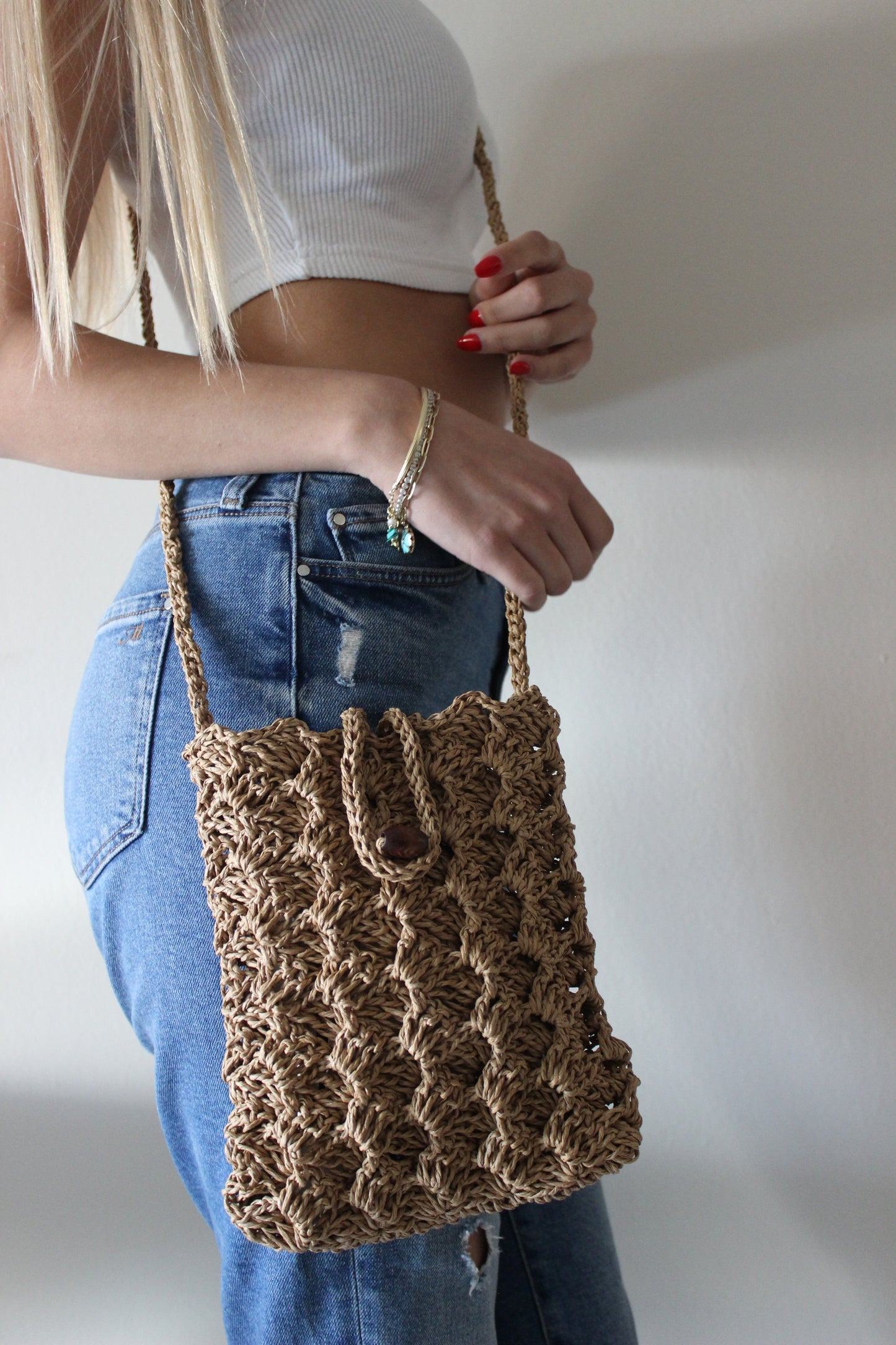 HAND-KNITTED PATTERNED SHOULDER BAG (BROWN)